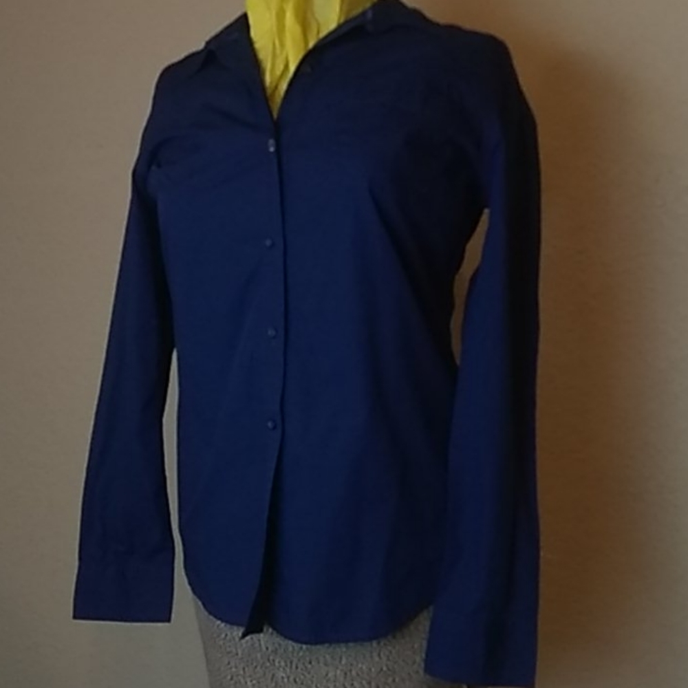 A  Arizona Jean Co. woman's shirt